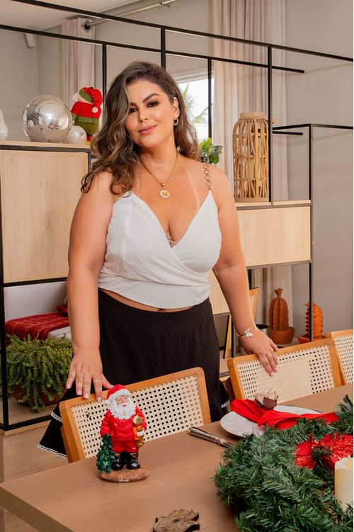 Cropped Off-White Decote V Transpassado Alças em Corrente Plus Size