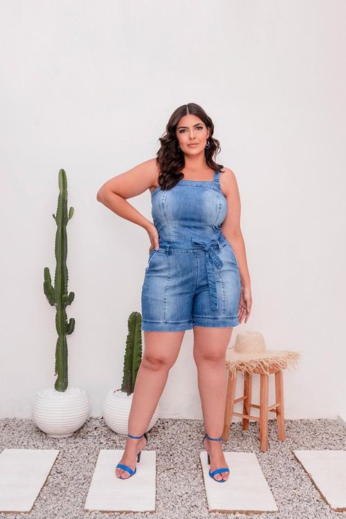 Macaquinho Jeans Estonado Plus Size Gabriela