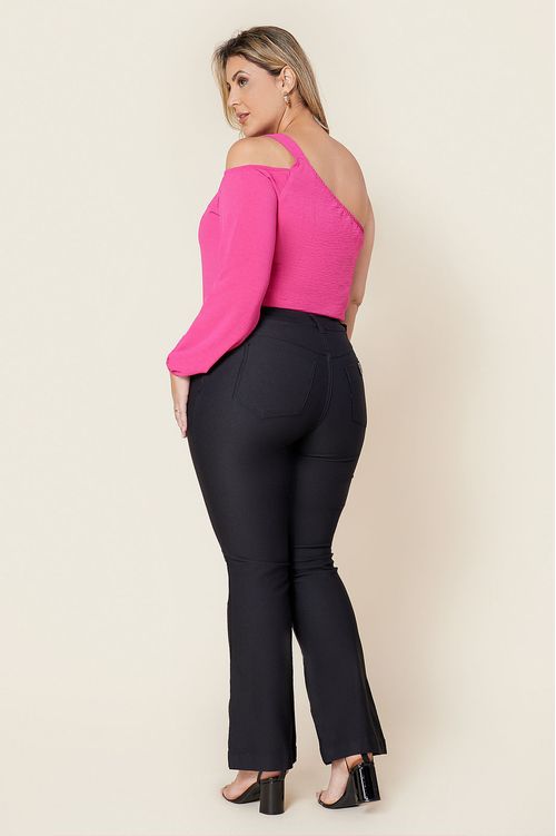 Calça Flare Preta em Elastano Plus Size